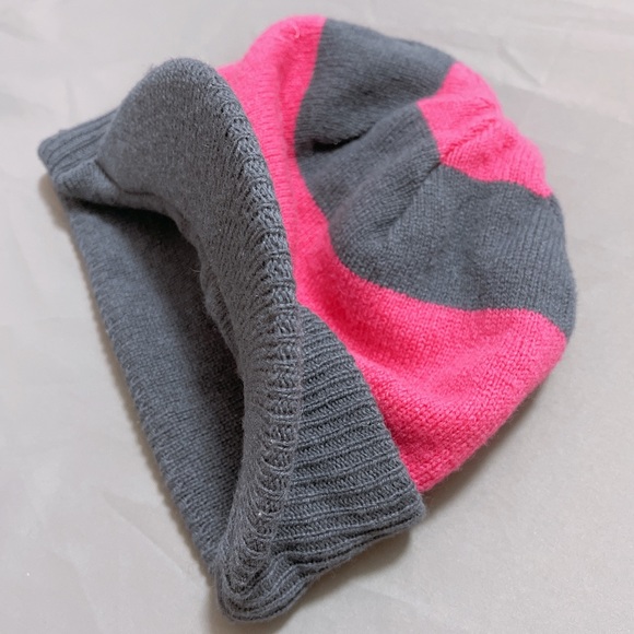 [NEW] DISNEY MICKEY STRIPED KNIT HAT - Picture 2 of 5